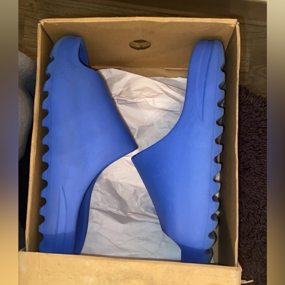 Yeezy Slide “Azure”